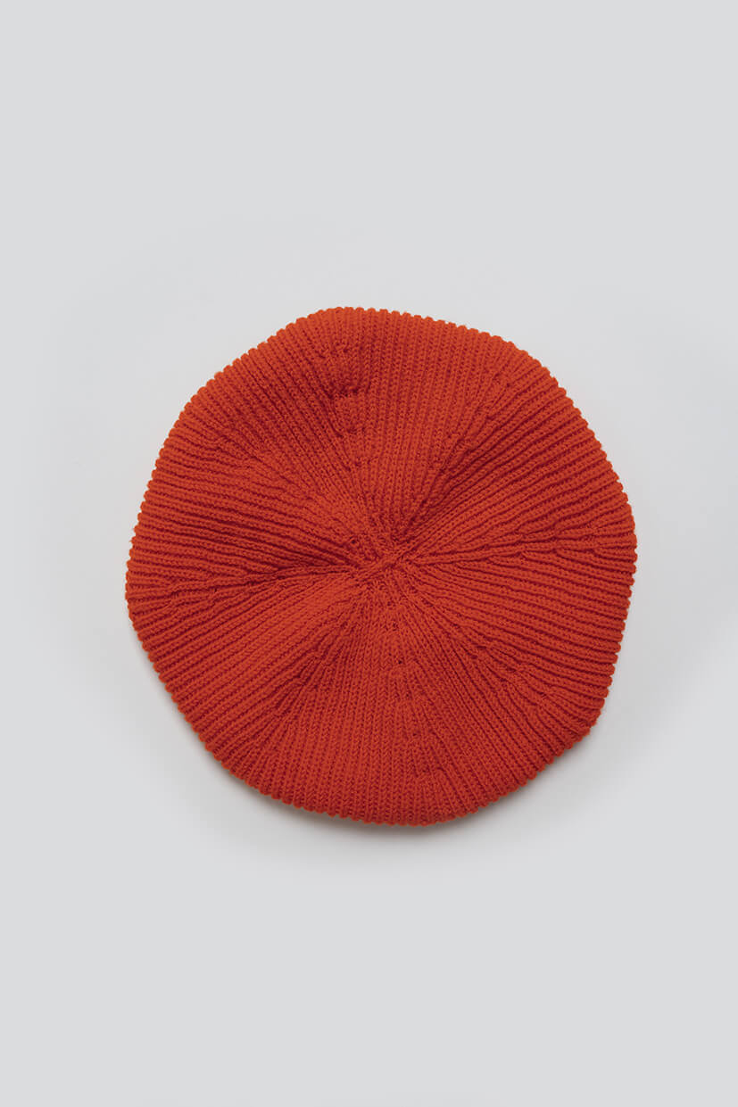 Béret en laine tricotée rouge vif