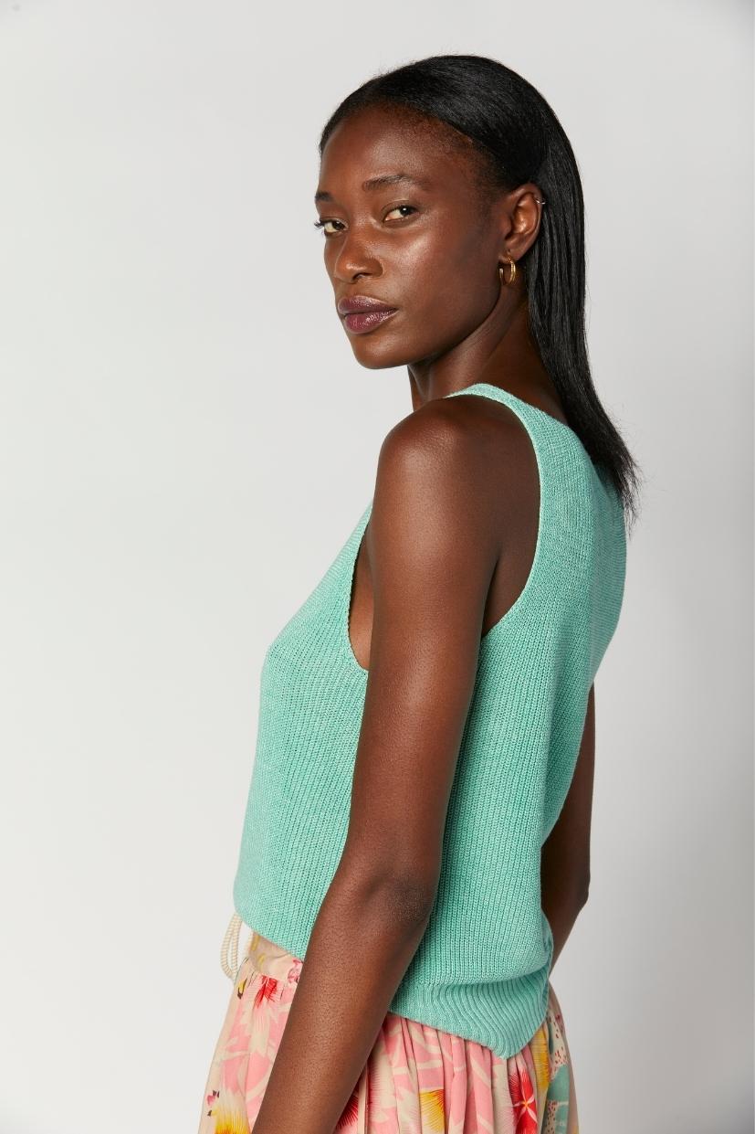 haut-lin-femme-vert-menthe-made-in-France-Master-of-Linen-col-V-cotes-perlees