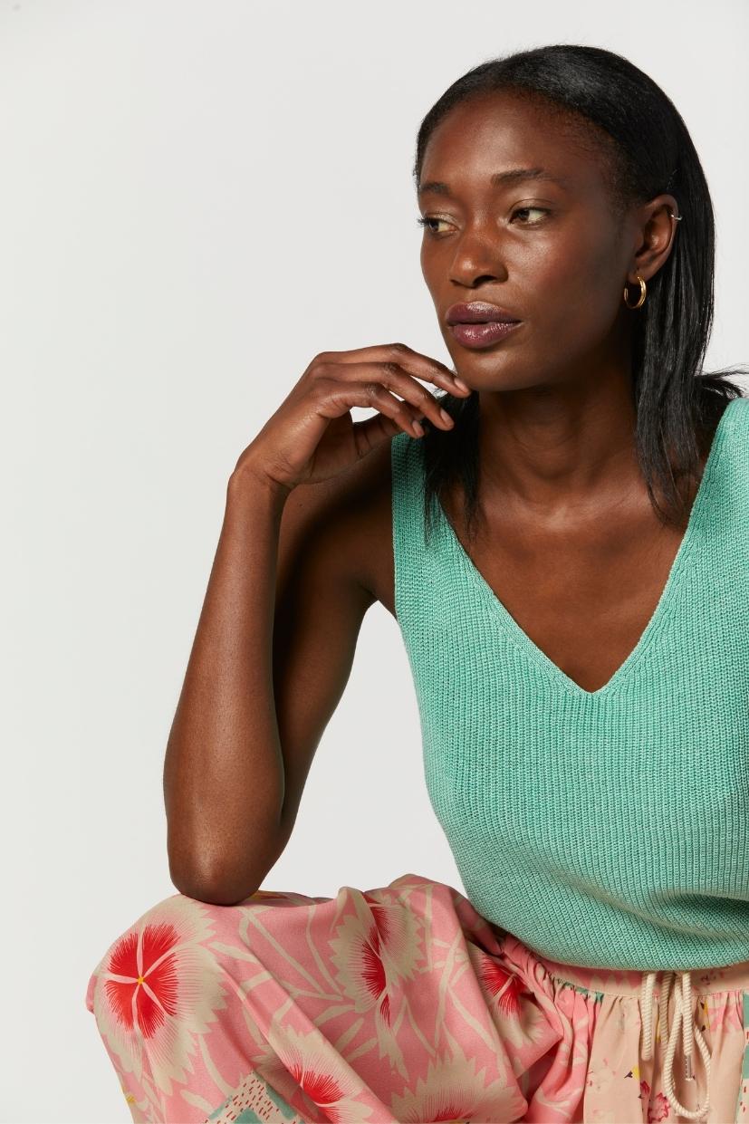 haut-lin-femme-vert-menthe-made-in-France-Master-of-Linen-col-V-cotes-perlees