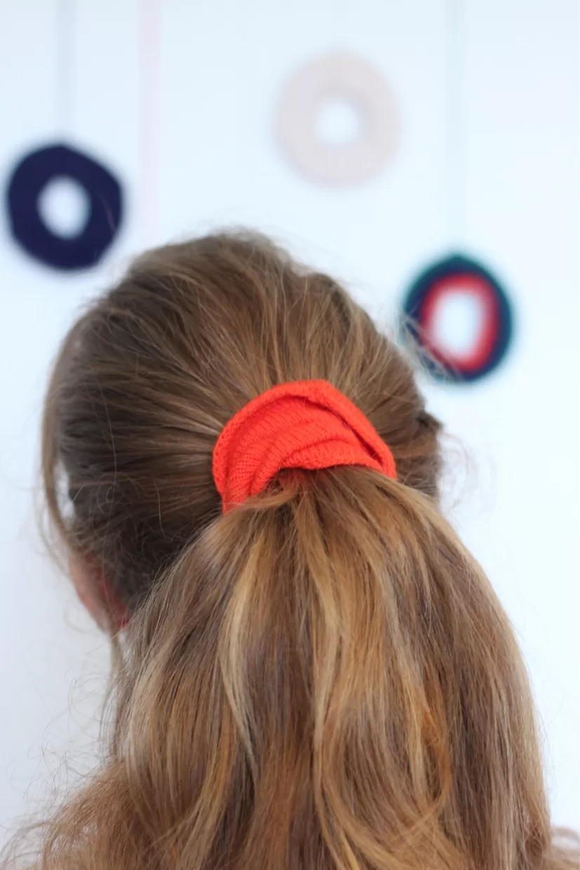 chouchou rouge coquelicot 100% laine mérinos d'Arles tricotée en jersey en France à Nice à la demande