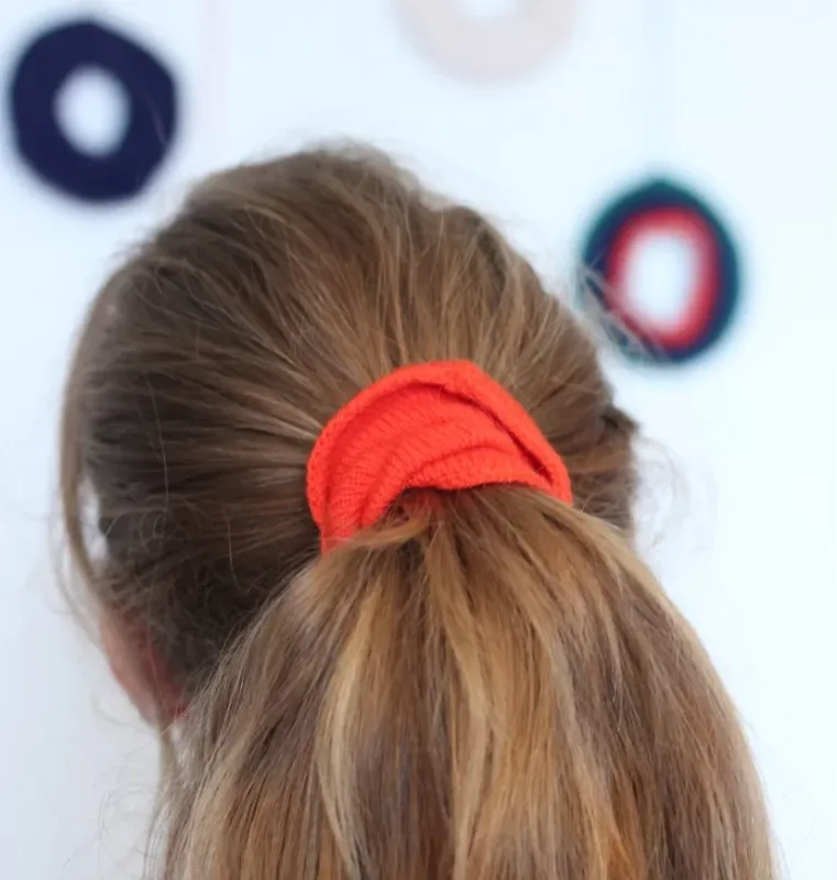 chouchou rouge coquelicot 100% laine mérinos d'Arles tricotée en jersey en France à Nice à la demande