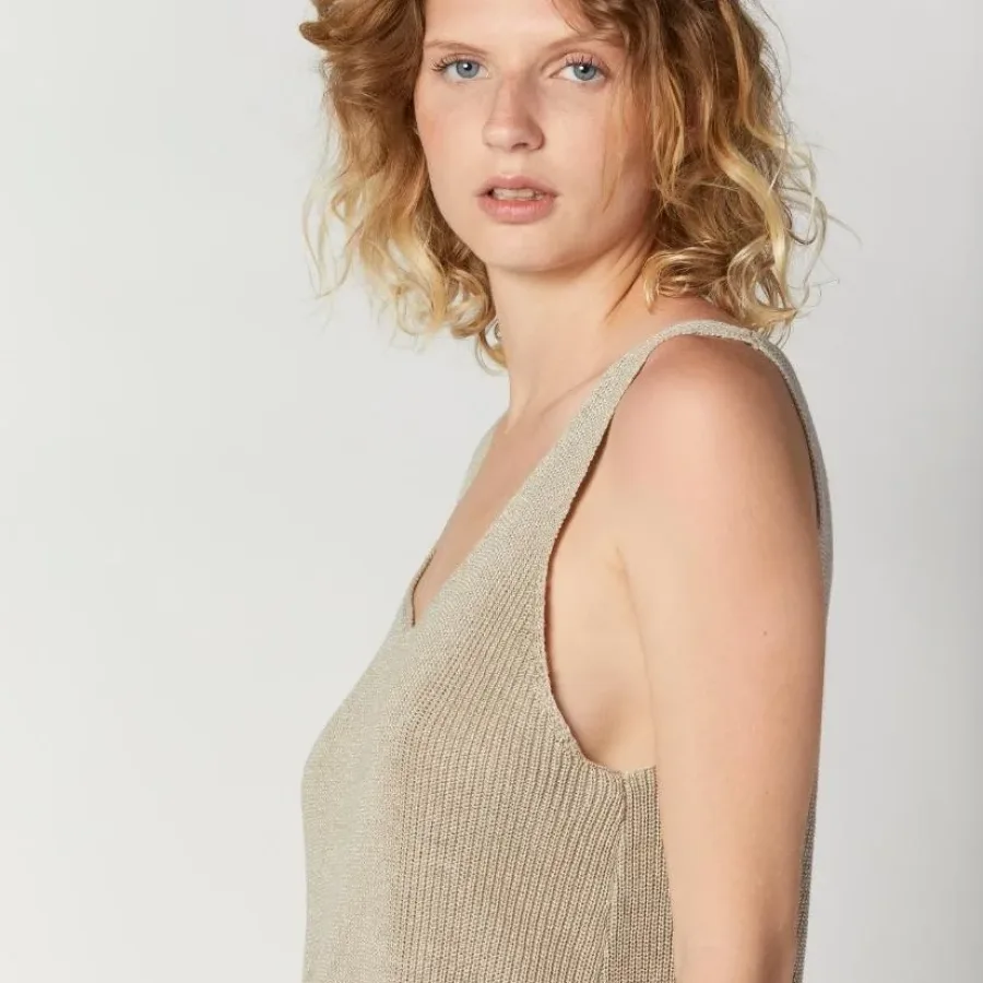 debardeur-en-lin-naturel-ecru-femme-made-in-France-Master-of-Linen-col-V-cotes-perlees