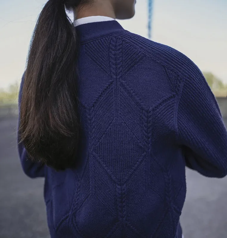 pull femme laine bleu marine vu de dos